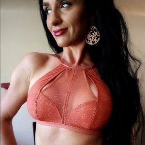 NWT Victoria’s Secret sexy lace brallete rust colo